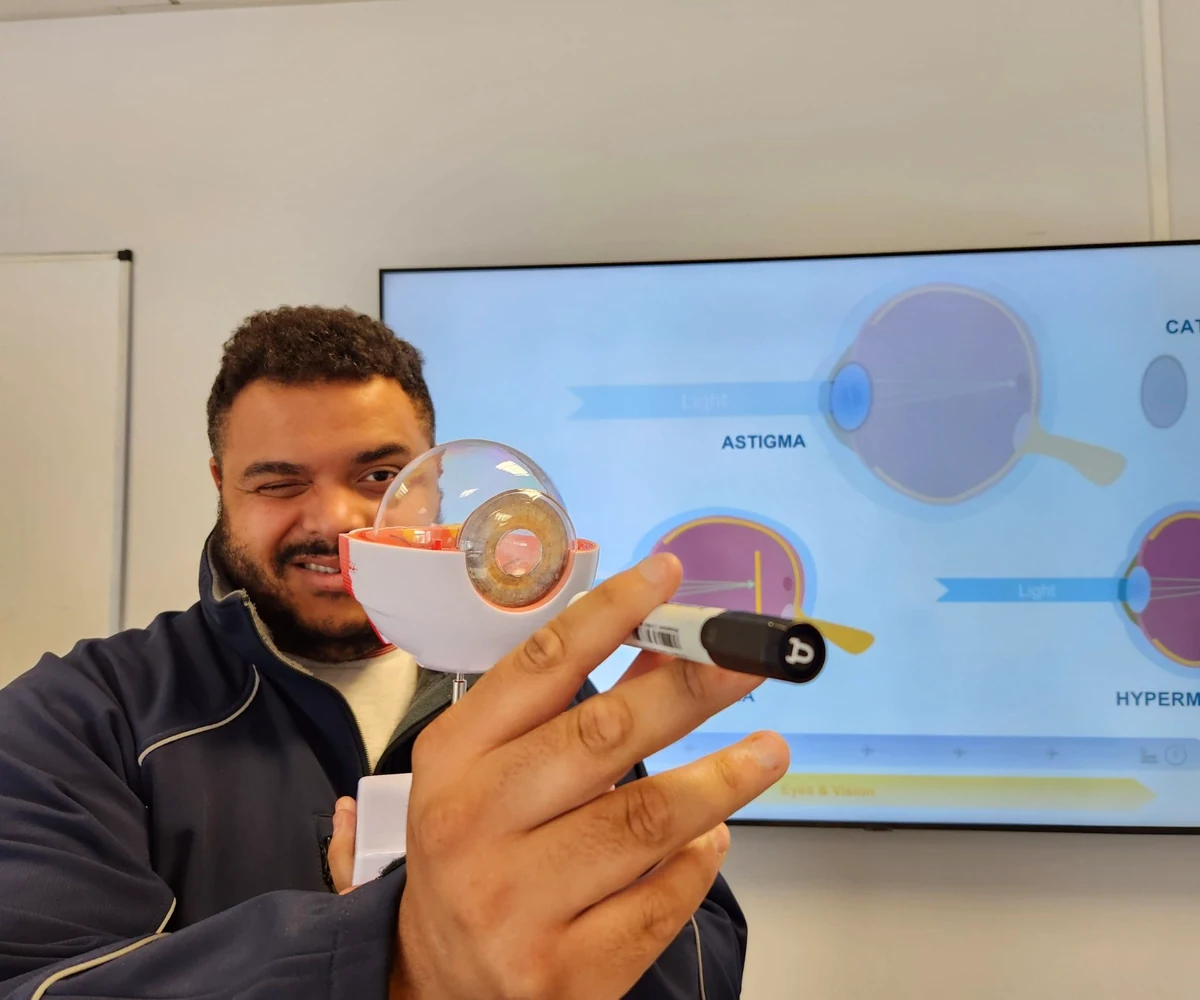 SkyLearner instructor teaching Human Performance in the classroom